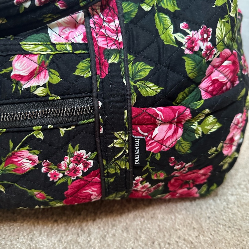 Traveland Floral Women's roses red and green Travel Bag, great condition - Picture 2 of 8